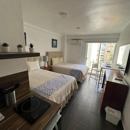 Sky Inn Acapulco Y Condominio Mediterrane Экстерьер фото