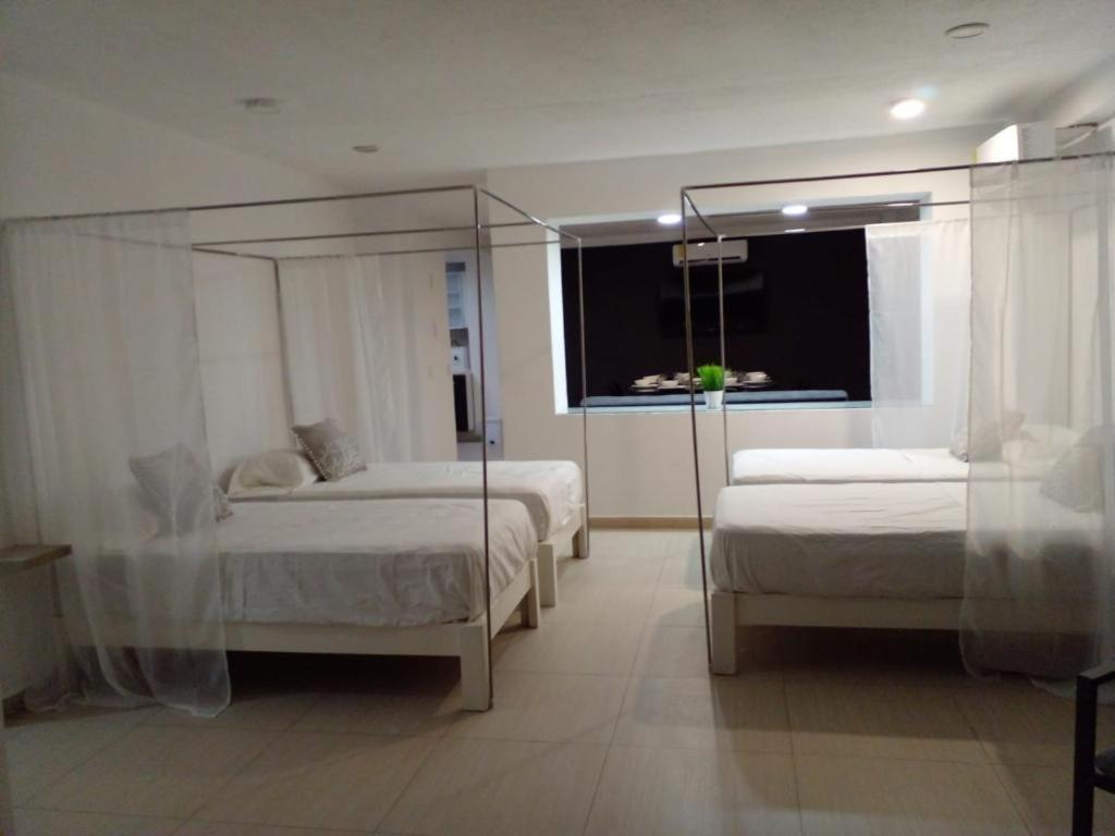 Sky Inn Acapulco Y Condominio Mediterrane Экстерьер фото